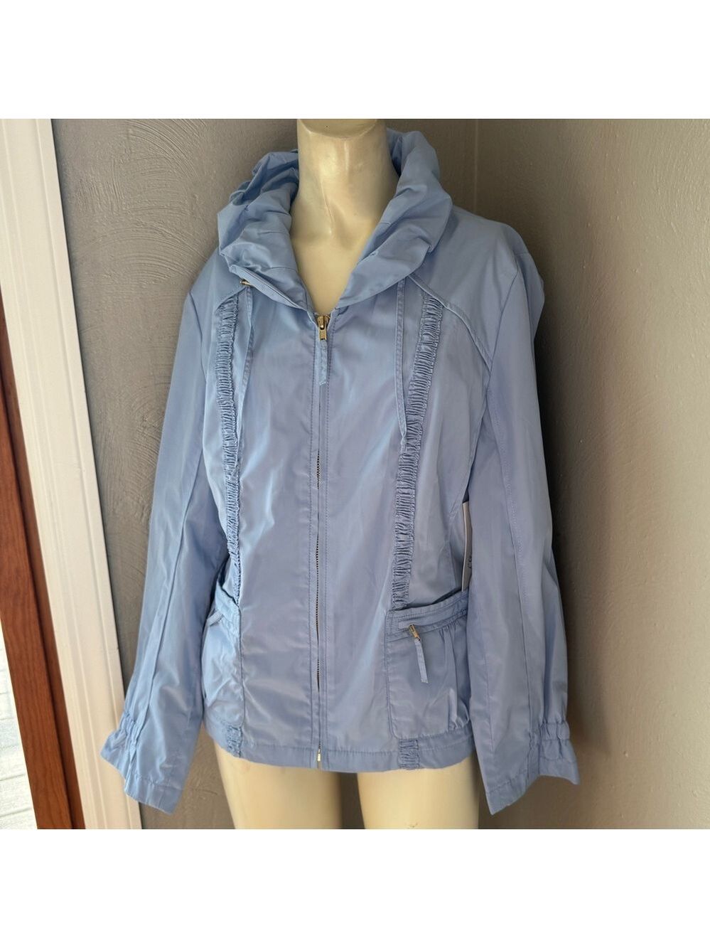 Chico's Zenergy zip windbreaker jacket, baby blue size 1(med) nwt